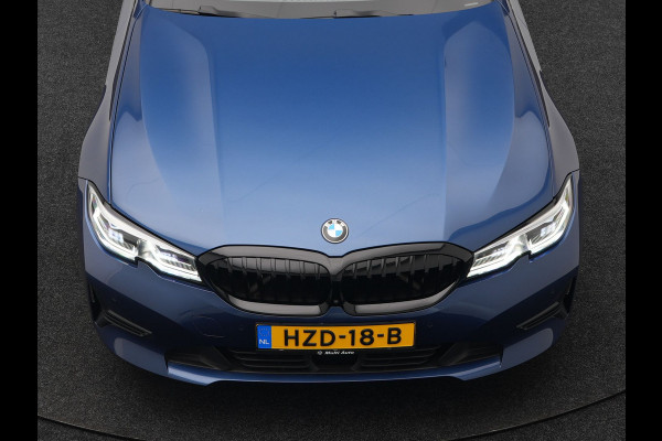 BMW 3 Serie Touring 330e Plug In Hybrid 293pk Dealer O.H PHEV | Trekhaak Af Fabriek | Panodak | Laser LED | Head Up | 360 Camera | Adaptive Cruise | Keyless | Carplay | Lederen Sportstoelen Memory & Verwarmd | Sfeerverlichting | Navigatie |