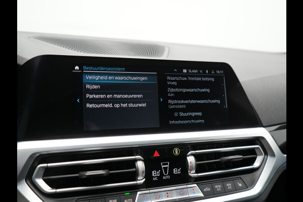 BMW 3 Serie Touring 330e Plug In Hybrid 293pk Dealer O.H PHEV | Trekhaak Af Fabriek | Panodak | Laser LED | Head Up | 360 Camera | Adaptive Cruise | Keyless | Carplay | Lederen Sportstoelen Memory & Verwarmd | Sfeerverlichting | Navigatie |
