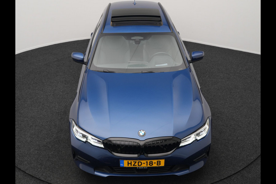 BMW 3 Serie Touring 330e Plug In Hybrid 293pk Dealer O.H PHEV | Trekhaak Af Fabriek | Panodak | Laser LED | Head Up | 360 Camera | Adaptive Cruise | Keyless | Carplay | Lederen Sportstoelen Memory & Verwarmd | Sfeerverlichting | Navigatie |