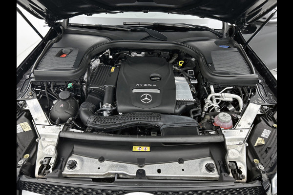 Mercedes-Benz GLC Coupé 300e 4MATIC Premium(Dealer OnderH, Panorama, SfeerVerlichting, StoelV, Navi, Camera, Etc)