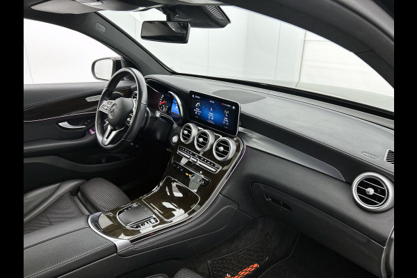 Mercedes-Benz GLC Coupé 300e 4MATIC Premium(Dealer OnderH, Panorama, SfeerVerlichting, StoelV, Navi, Camera, Etc)