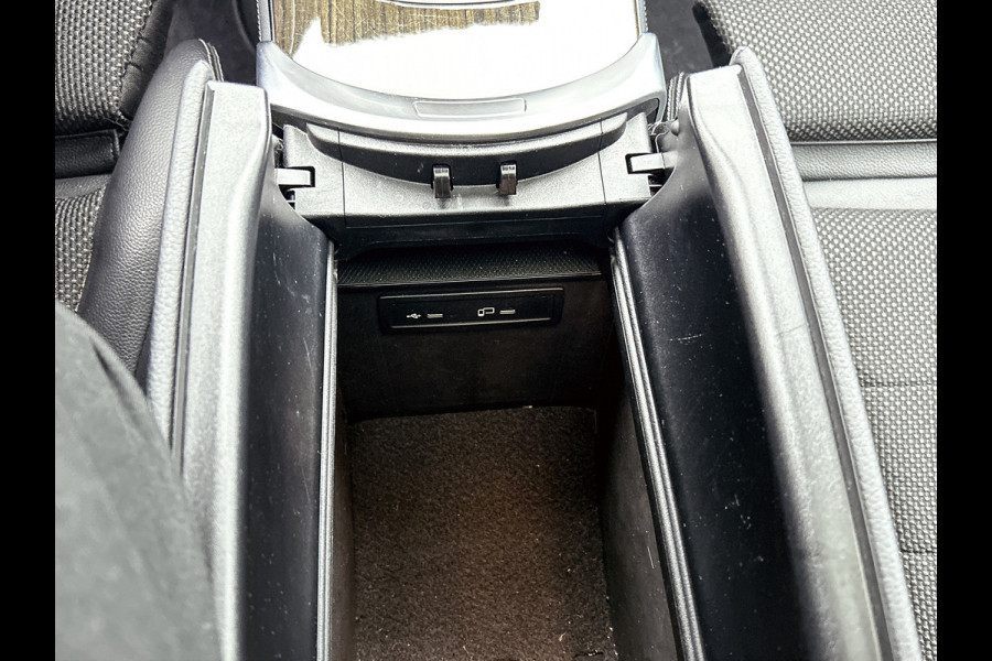 Mercedes-Benz GLC Coupé 300e 4MATIC Premium(Dealer OnderH, Panorama, SfeerVerlichting, StoelV, Navi, Camera, Etc)