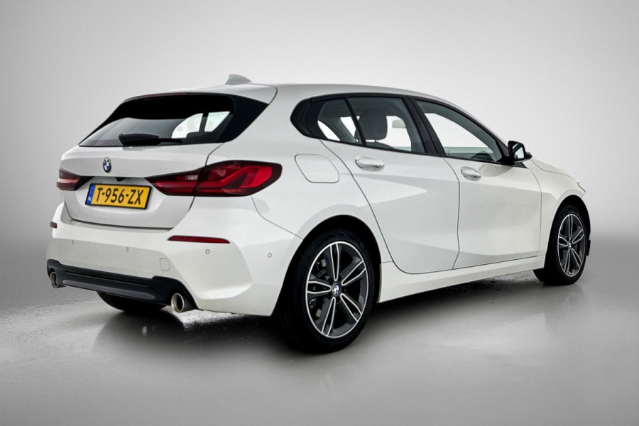 BMW 1-serie 120i Business Edition Plus(Carplay, Camera, Elektrische Stoelen, Head-up, SfeerV, StoelV, PDC V+A, Etc)
