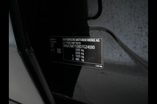 BMW 1-serie 116d Executive Edition Sport-Line (INCL-BTW) *DIGI-COCKPIT | FULL-LED | NAVI-FULLMAP | LEATHER-MICROFIBRE | AMBIENT-LIGHT | CARPLAY | CRUISE | KEYLESS | HEATED-SPORTSEATS | PRIVACY-GLASS | DAB | ECC | PDC | 17"ALU*