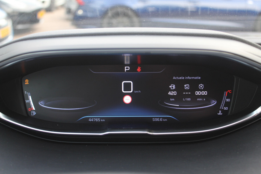 Peugeot 3008 1.6 PureTech GT Line 44.763 km! / Trekhaak / Camera / Navigatie / Keyless / 18'' / Stoelverwarming / DAB / Cruise Control