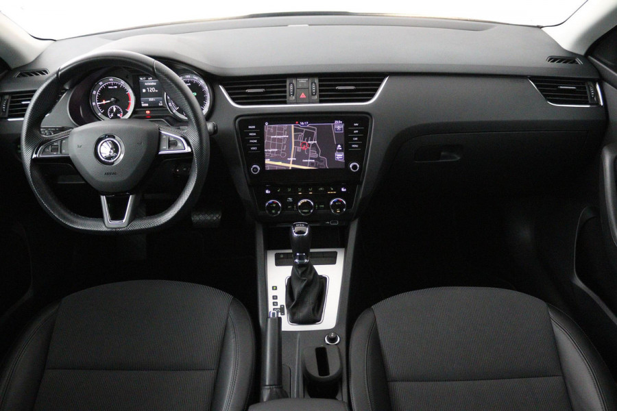 Škoda Octavia Combi 1.5 TSI Greentech Business Edition (STOELVERWARMING, AUTOMAAT, CRUISE CONTROL, PARKEERSENSOREN, CARPLAY NAVI)