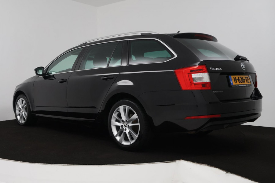 Škoda Octavia Combi 1.5 TSI Greentech Business Edition (STOELVERWARMING, AUTOMAAT, CRUISE CONTROL, PARKEERSENSOREN, CARPLAY NAVI)