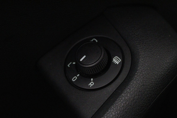 Škoda Octavia Combi 1.5 TSI Greentech Business Edition (STOELVERWARMING, AUTOMAAT, CRUISE CONTROL, PARKEERSENSOREN, CARPLAY NAVI)