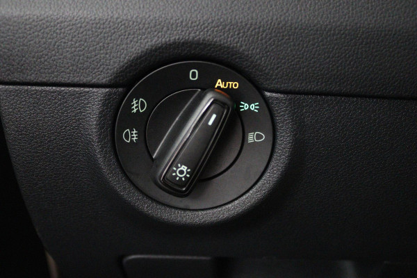 Škoda Octavia Combi 1.5 TSI Greentech Business Edition (STOELVERWARMING, AUTOMAAT, CRUISE CONTROL, PARKEERSENSOREN, CARPLAY NAVI)