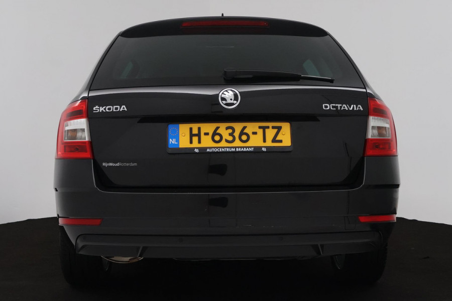 Škoda Octavia Combi 1.5 TSI Greentech Business Edition (STOELVERWARMING, AUTOMAAT, CRUISE CONTROL, PARKEERSENSOREN, CARPLAY NAVI)