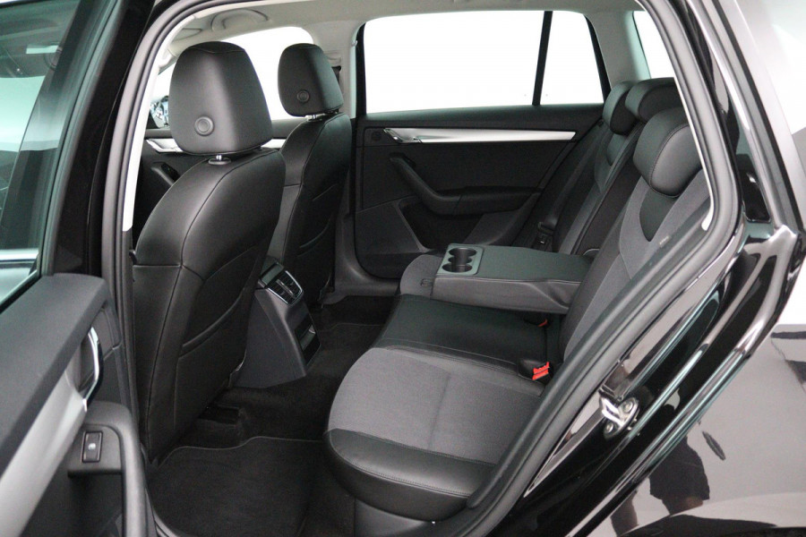 Škoda Octavia Combi 1.5 TSI Greentech Business Edition (STOELVERWARMING, AUTOMAAT, CRUISE CONTROL, PARKEERSENSOREN, CARPLAY NAVI)