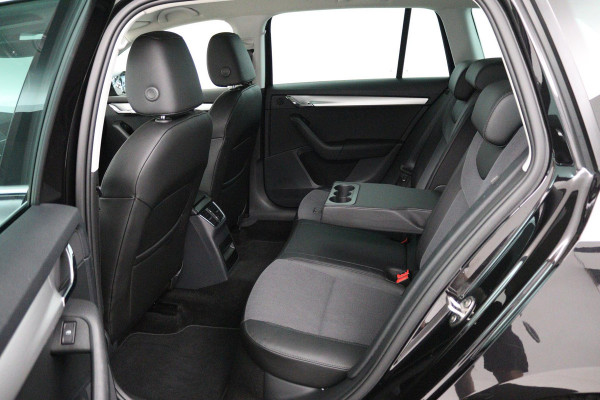 Škoda Octavia Combi 1.5 TSI Greentech Business Edition (STOELVERWARMING, AUTOMAAT, CRUISE CONTROL, PARKEERSENSOREN, CARPLAY NAVI)