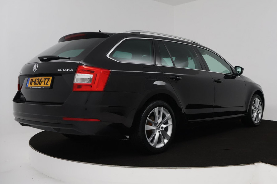 Škoda Octavia Combi 1.5 TSI Greentech Business Edition (STOELVERWARMING, AUTOMAAT, CRUISE CONTROL, PARKEERSENSOREN, CARPLAY NAVI)