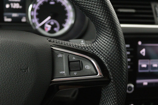 Škoda Octavia Combi 1.5 TSI Greentech Business Edition (STOELVERWARMING, AUTOMAAT, CRUISE CONTROL, PARKEERSENSOREN, CARPLAY NAVI)