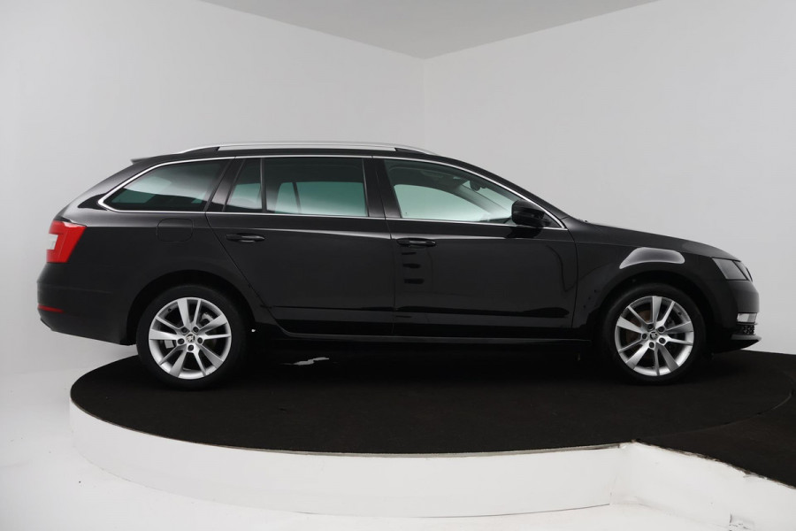 Škoda Octavia Combi 1.5 TSI Greentech Business Edition (STOELVERWARMING, AUTOMAAT, CRUISE CONTROL, PARKEERSENSOREN, CARPLAY NAVI)