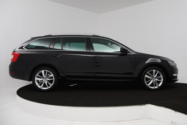 Škoda Octavia Combi 1.5 TSI Greentech Business Edition (STOELVERWARMING, AUTOMAAT, CRUISE CONTROL, PARKEERSENSOREN, CARPLAY NAVI)