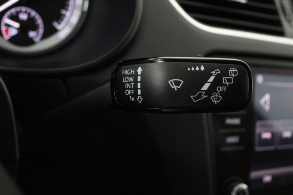 Škoda Octavia Combi 1.5 TSI Greentech Business Edition (STOELVERWARMING, AUTOMAAT, CRUISE CONTROL, PARKEERSENSOREN, CARPLAY NAVI)