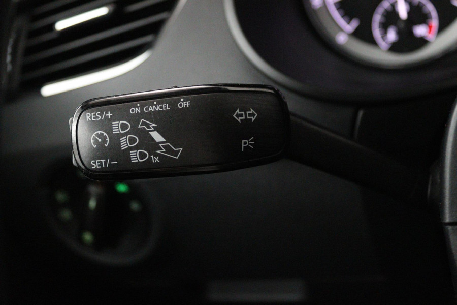 Škoda Octavia Combi 1.5 TSI Greentech Business Edition (STOELVERWARMING, AUTOMAAT, CRUISE CONTROL, PARKEERSENSOREN, CARPLAY NAVI)
