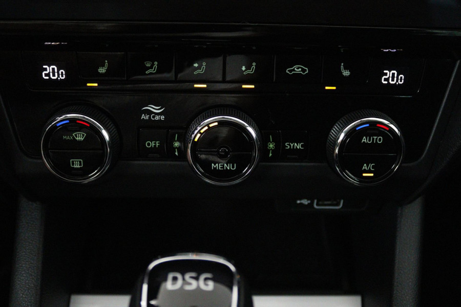 Škoda Octavia Combi 1.5 TSI Greentech Business Edition (STOELVERWARMING, AUTOMAAT, CRUISE CONTROL, PARKEERSENSOREN, CARPLAY NAVI)