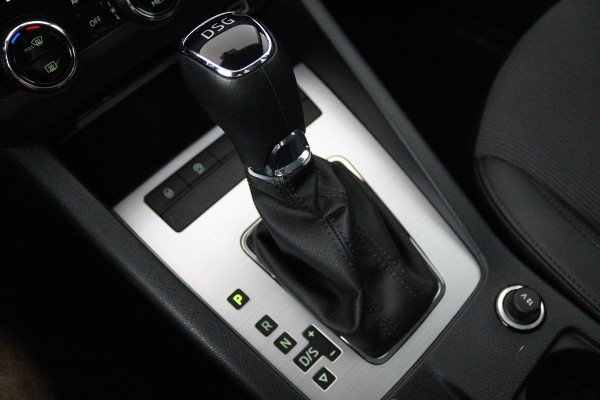 Škoda Octavia Combi 1.5 TSI Greentech Business Edition (STOELVERWARMING, AUTOMAAT, CRUISE CONTROL, PARKEERSENSOREN, CARPLAY NAVI)
