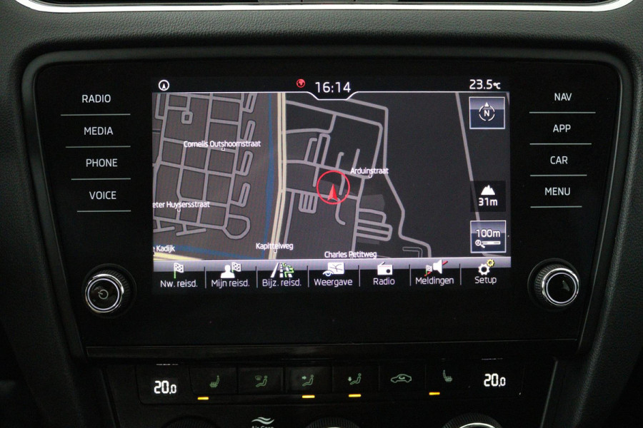 Škoda Octavia Combi 1.5 TSI Greentech Business Edition (STOELVERWARMING, AUTOMAAT, CRUISE CONTROL, PARKEERSENSOREN, CARPLAY NAVI)