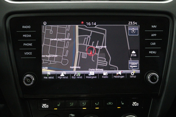 Škoda Octavia Combi 1.5 TSI Greentech Business Edition (STOELVERWARMING, AUTOMAAT, CRUISE CONTROL, PARKEERSENSOREN, CARPLAY NAVI)