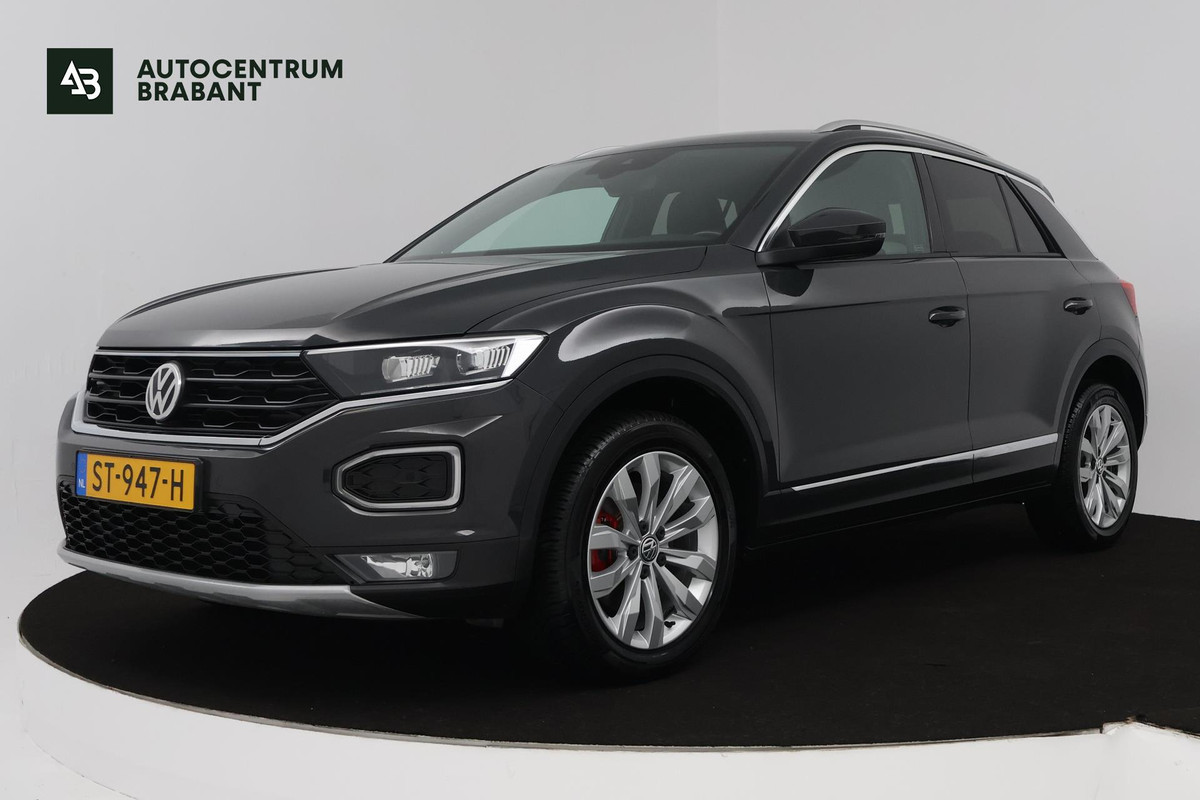 Volkswagen T-Roc 1.5 TSI Sport (TREKHAAK, DIGITALE COCKPIT, STOELVERWARMING, AUTOMAAT, ACHTERUITRIJCAMERA, SFEERVERLICHTING) Volkswagen T-Roc 1.5 TSI Sport (TREKHAAK, DIGITALE COCKPIT, STOELVERWARMING, AUTOMAAT, ACHTERUITRIJCAMERA, SFEERVERLICHTING)