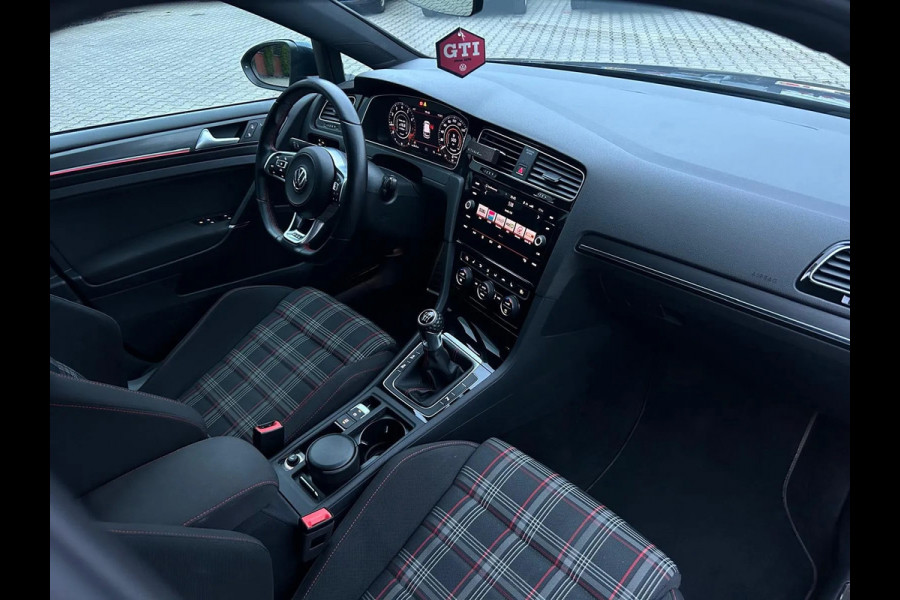 Volkswagen Golf GTI 2.0 TSI Performance