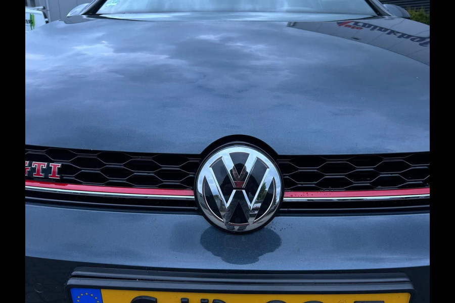 Volkswagen Golf GTI 2.0 TSI Performance