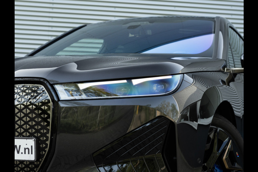 BMW iX xDrive40 - Sportpakket - Pano - Trekhaak - Soft Close - Driving Ass Prof - Lasers