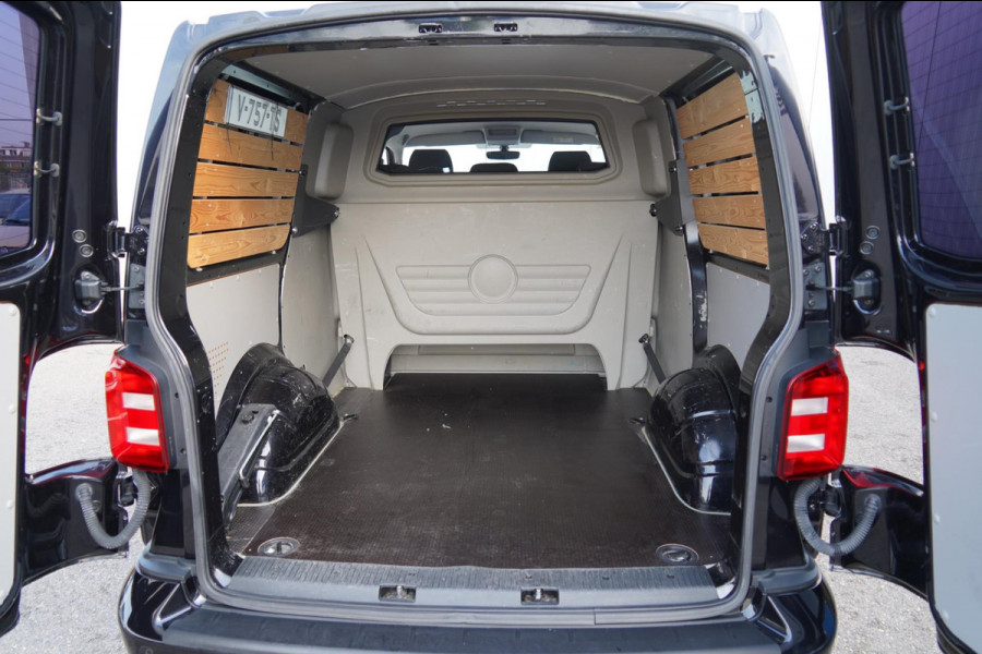 Volkswagen Transporter 2.0 TDI L1H2 Highline 150pk DSG-Aut. / DC 5-Pers / ACC / Navi / Trekhaak / 89dkm!