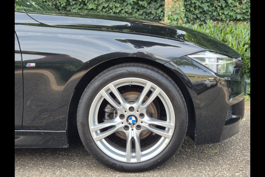 BMW 3 Serie Touring M Sport INCL BTW Apple CarPlay Trekhaak Zwart LED Evo GR Navi 2e eigenaar Breedset M Velgen Garantie