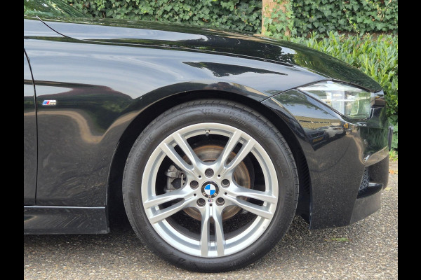 BMW 3 Serie Touring M Sport INCL BTW Apple CarPlay Trekhaak Zwart LED Evo GR Navi 2e eigenaar Breedset M Velgen Garantie