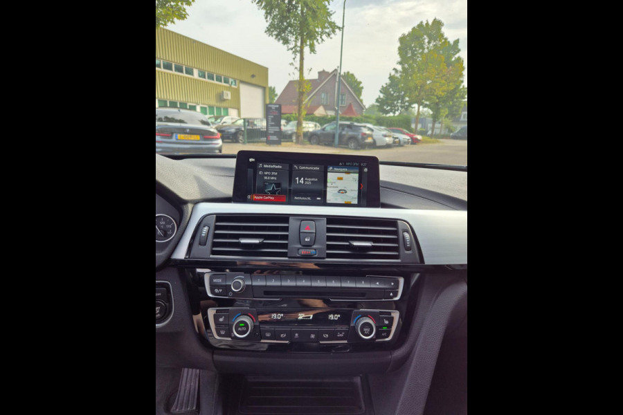 BMW 3 Serie Touring M Sport INCL BTW Apple CarPlay Trekhaak Zwart LED Evo GR Navi 2e eigenaar Breedset M Velgen Garantie