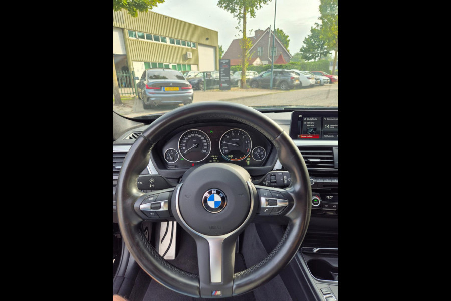 BMW 3 Serie Touring M Sport INCL BTW Apple CarPlay Trekhaak Zwart LED Evo GR Navi 2e eigenaar Breedset M Velgen Garantie