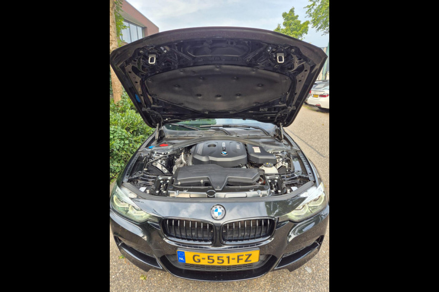 BMW 3 Serie Touring M Sport INCL BTW Apple CarPlay Trekhaak Zwart LED Evo GR Navi 2e eigenaar Breedset M Velgen Garantie