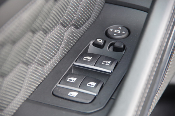 BMW X6 M - Competition LASERLIGHT, PANODAK, MEMORY, TREKHAAK, ALCANTARA HEMEL, SPORTSTOELEN, CARBON