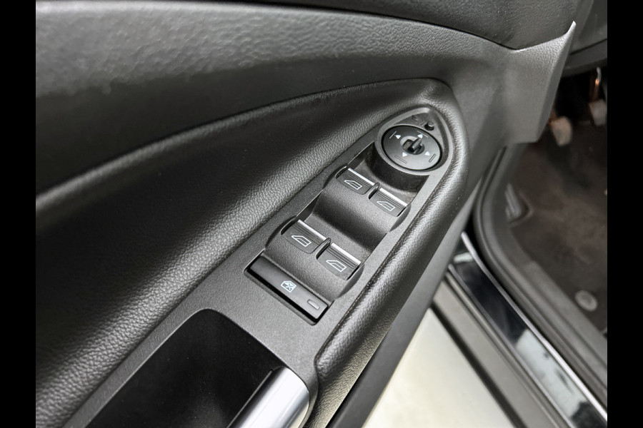 Ford Kuga 1.5 EcoBoost Titanium (NAVIGATIE, CLIMA, STUURBEDIENING, PARKEERSENSOREN, GOED ONDERHOUDEN)