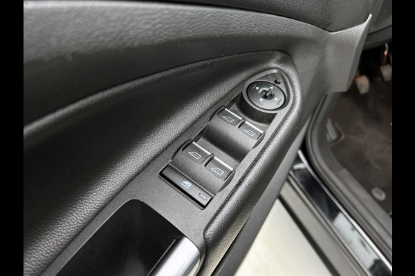 Ford Kuga 1.5 EcoBoost Titanium (NAVIGATIE, CLIMA, STUURBEDIENING, PARKEERSENSOREN, GOED ONDERHOUDEN)