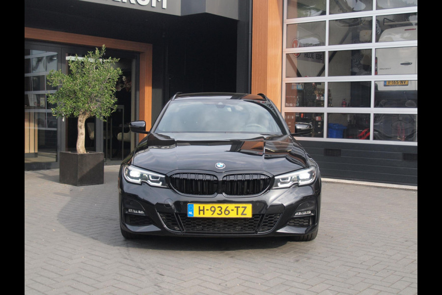 BMW 3 Serie Touring 320i High Executive Edition | M-Pakket | Camera | Sfeerverlichting | Black optiek | Apple Carplay |