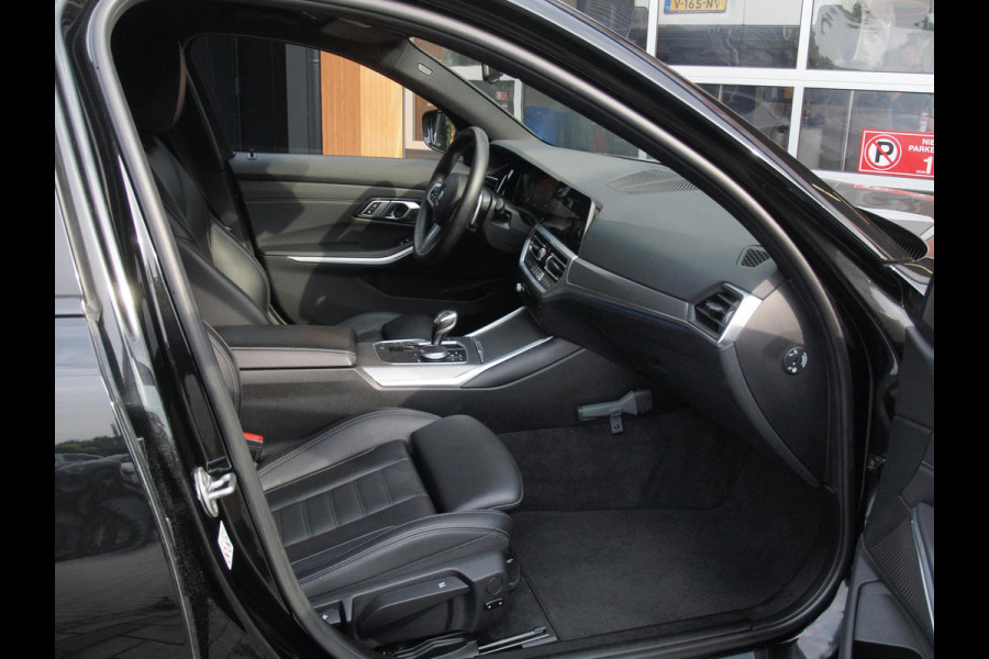 BMW 3 Serie Touring 320i High Executive Edition | M-Pakket | Camera | Sfeerverlichting | Black optiek | Apple Carplay |