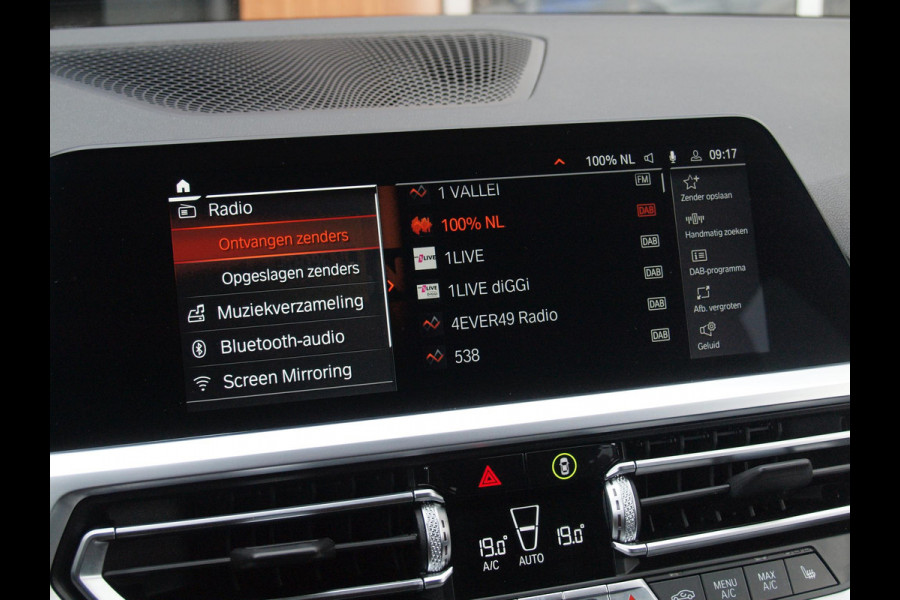 BMW 3 Serie Touring 320i High Executive Edition | M-Pakket | Camera | Sfeerverlichting | Black optiek | Apple Carplay |