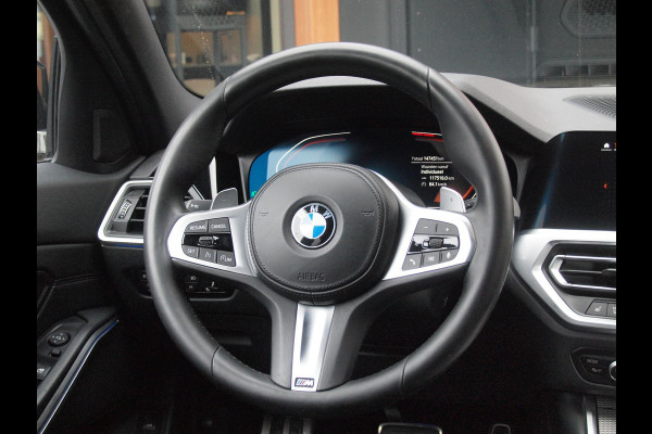 BMW 3 Serie Touring 320i High Executive Edition | M-Pakket | Camera | Sfeerverlichting | Black optiek | Apple Carplay |