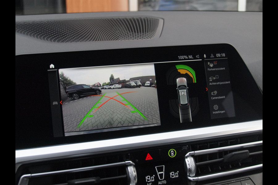 BMW 3 Serie Touring 320i High Executive Edition | M-Pakket | Camera | Sfeerverlichting | Black optiek | Apple Carplay |