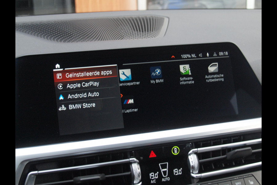 BMW 3 Serie Touring 320i High Executive Edition | M-Pakket | Camera | Sfeerverlichting | Black optiek | Apple Carplay |