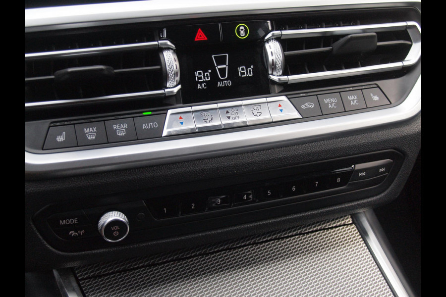 BMW 3 Serie Touring 320i High Executive Edition | M-Pakket | Camera | Sfeerverlichting | Black optiek | Apple Carplay |