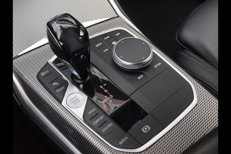 BMW 3 Serie Touring 320i High Executive Edition | M-Pakket | Camera | Sfeerverlichting | Black optiek | Apple Carplay |