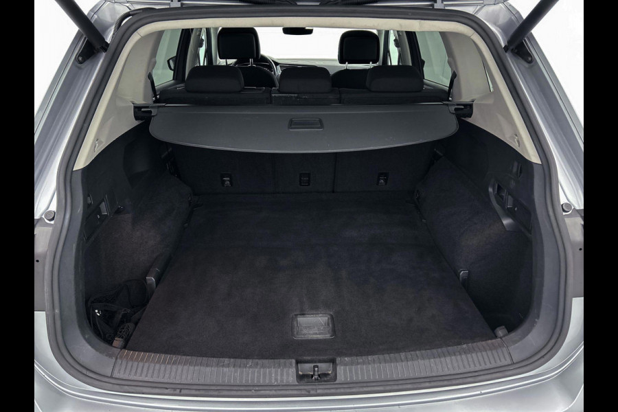 Volkswagen Tiguan Allspace 1.5 TSI Highline |PANO|1e eig|DealeronderH|NLAuto | Massagestoel | Stoelverw | TrekH | Add CC | LaneAss