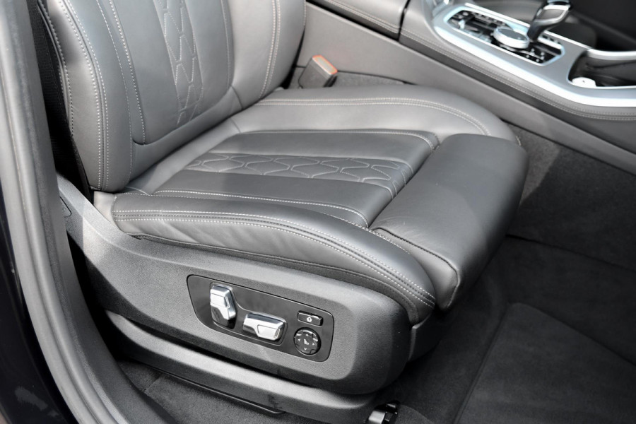 BMW X5 XDrive45e M-Sport. Aero, Luchtv, Pano, 360, HUD, ACC, Keyless, Trekhaak, H/K, Leder, Sfeer, 21'' CarPlay!