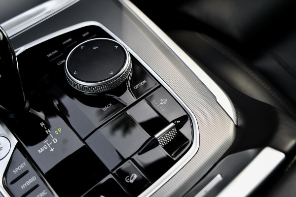 BMW X5 XDrive45e M-Sport. Aero, Luchtv, Pano, 360, HUD, ACC, Keyless, Trekhaak, H/K, Leder, Sfeer, 21'' CarPlay!